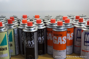 大量のガスボンベ回収イメージ 山形県